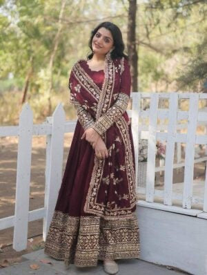 DESIGNER GEORGETTE EMBROIDERY SEQUENCE DESIGN WORK GOWN BOTTOM WITH DUPATTA MAROON
IN SIZE XL
