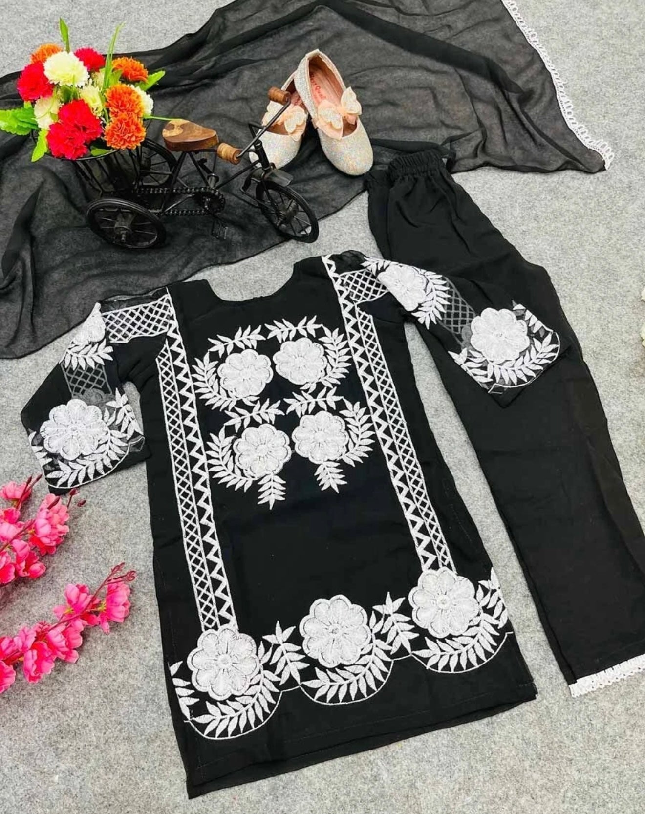 Kids Indian GEORGETTE EMBROIDERY WORK WEAR TOP BOTTOM WITH DUPATTA age 3to5