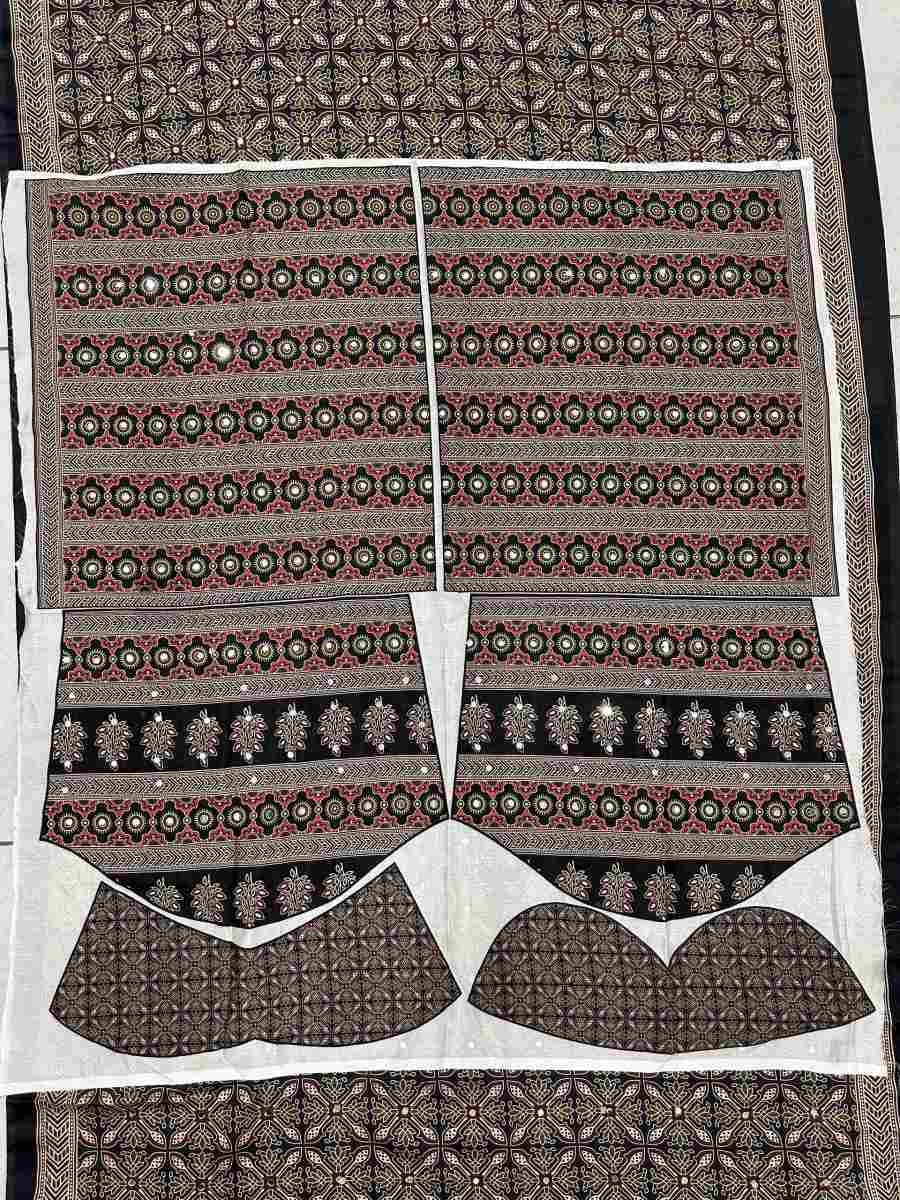 Indian DESIGNER GEORGETTE PRINT WITH BLACK SEQUENCE WORK LACE BORDER SAREE unstitched