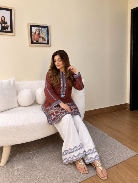 DESIGNER FRENCH CREPE THREAD EMBROIDERY WORK KURTI PALAZZO SET BROWN AND WHITE IN SIZE XL