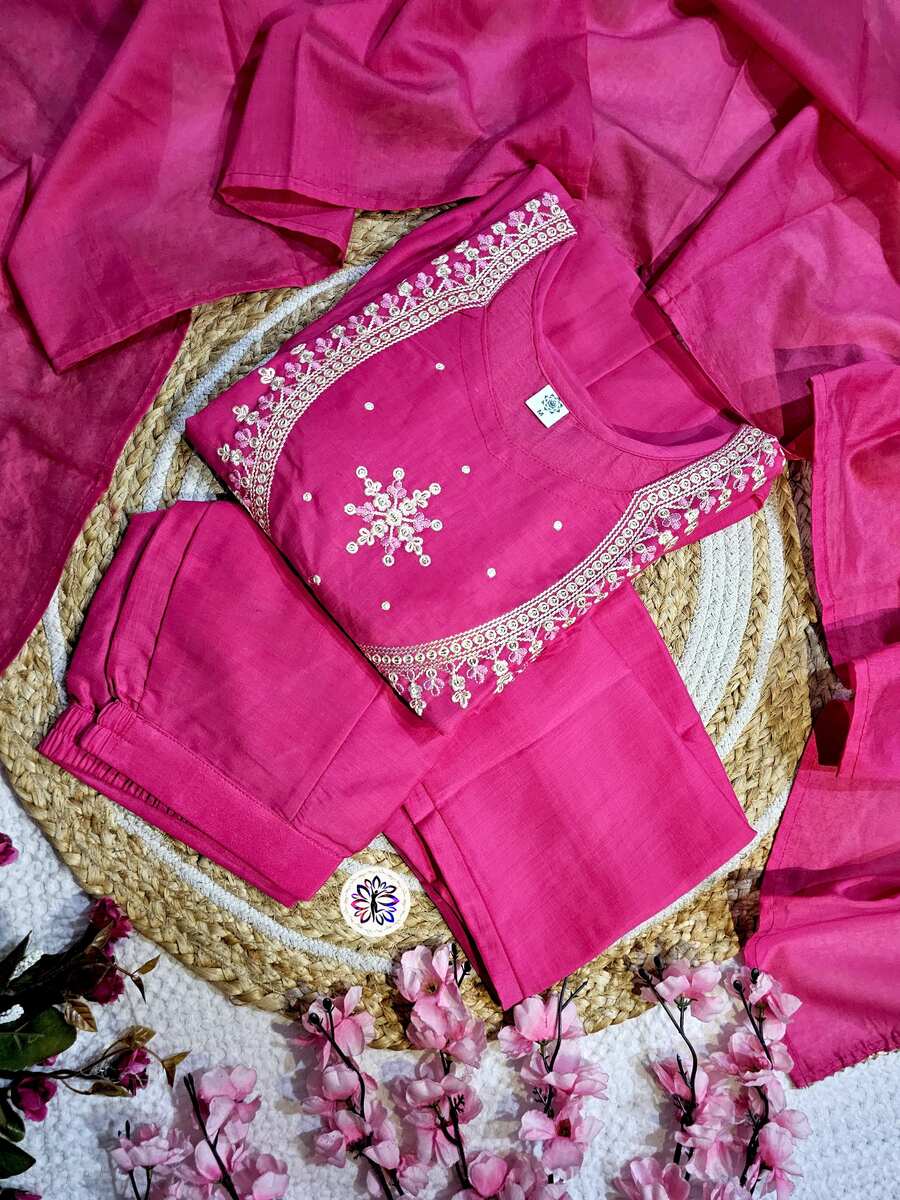 DESIGNER MUSLIN COTTON EMBROIDERY WORK TOP BOTTOM WITH DUPATTA PINK